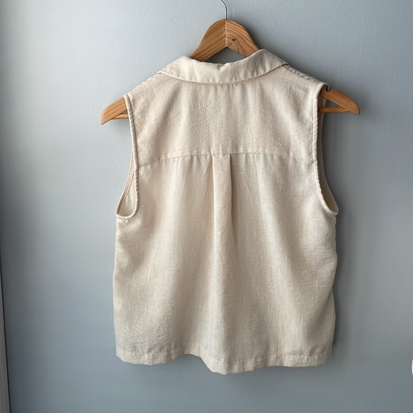 3/$30! Monteau Sleeveless Button Down - Picture 4 of 8